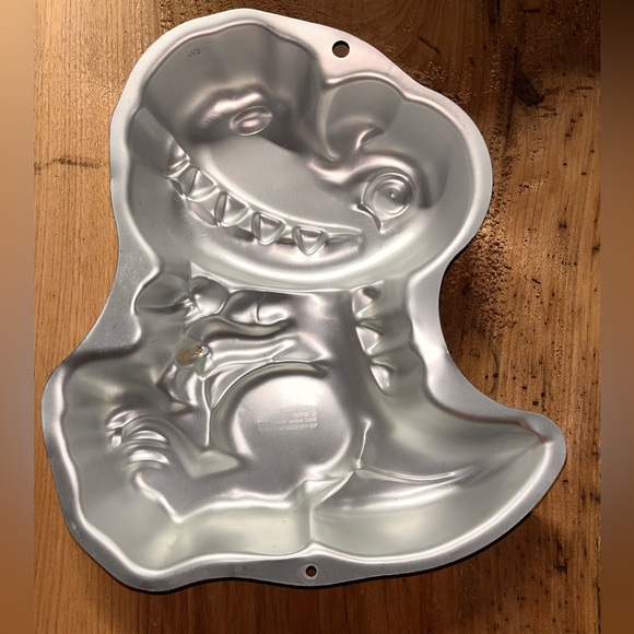 Wilton Dinosaur Cake Pan - Picture 1 of 5
